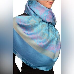 Women’s scarf, wraps